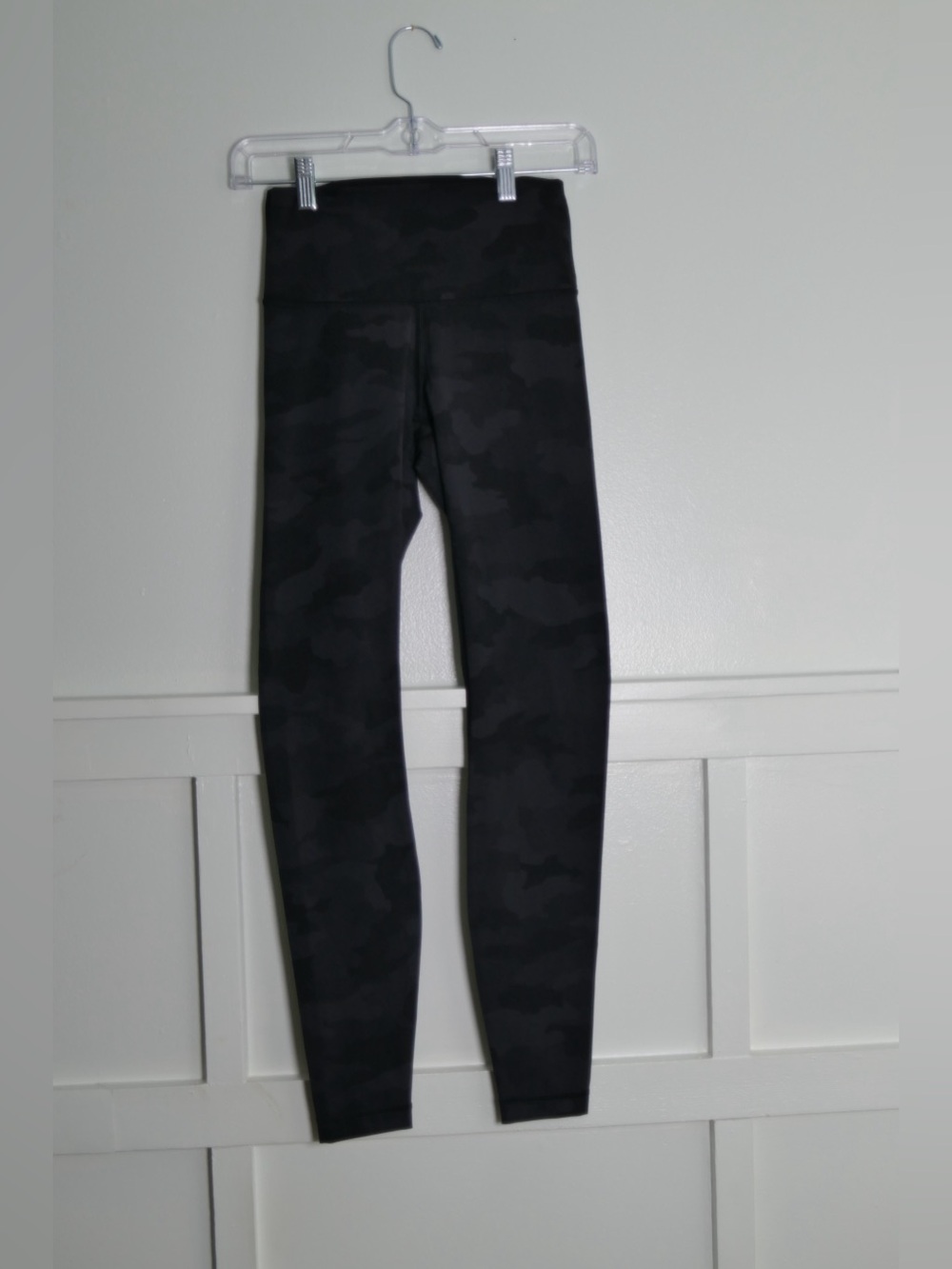 Lululemon Women’s Black Camo Leggings Size 4 High Rise Athletic Yoga Pants